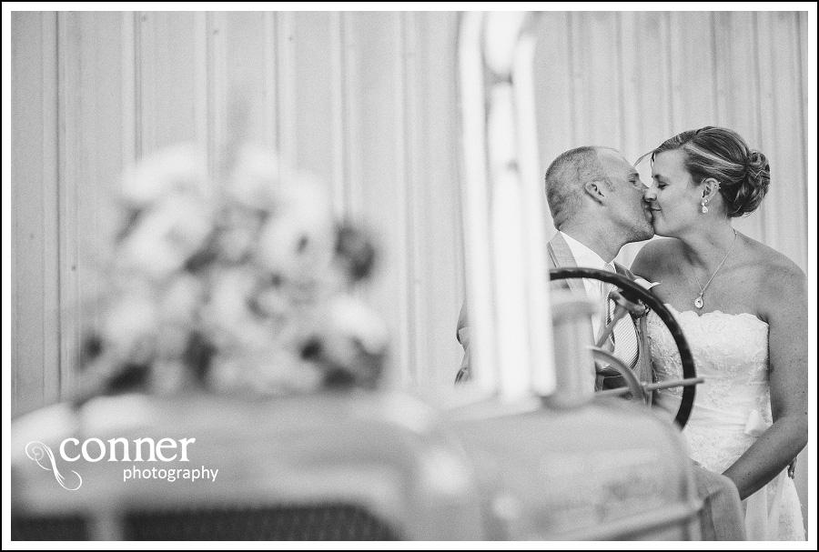 Weingarten Wedding Photo by St Louis Wedding Photographers (10)