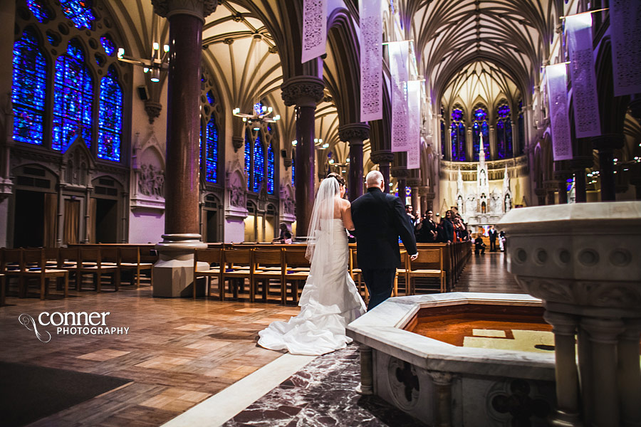 rainy-day-saint-louis-university-college-church-wedding_10