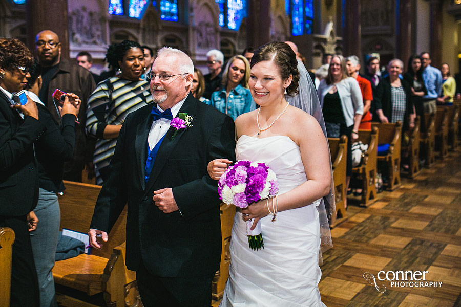 rainy-day-saint-louis-university-college-church-wedding_12