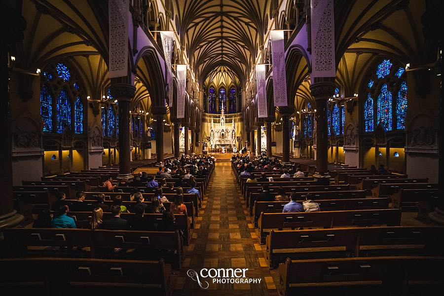 rainy-day-saint-louis-university-college-church-wedding_13