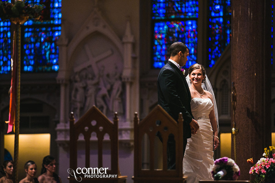 rainy-day-saint-louis-university-college-church-wedding_15