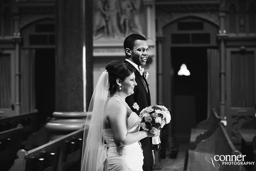 rainy-day-saint-louis-university-college-church-wedding_19