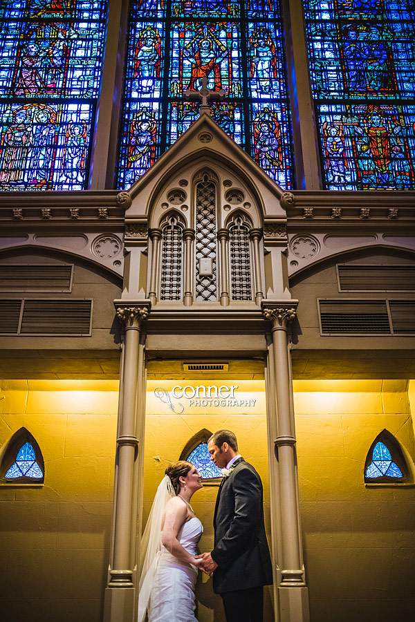 rainy-day-saint-louis-university-college-church-wedding_20