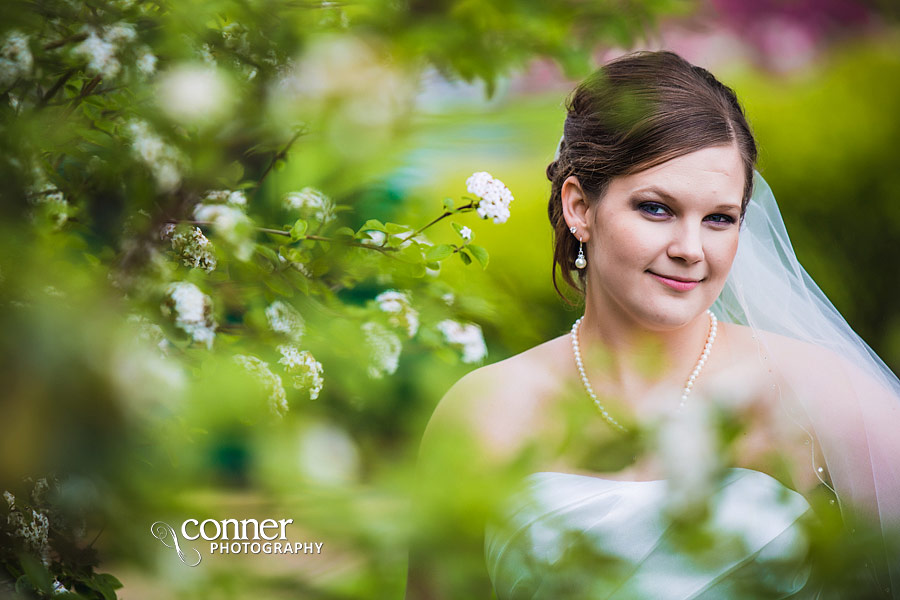 rainy-day-saint-louis-university-college-church-wedding_37