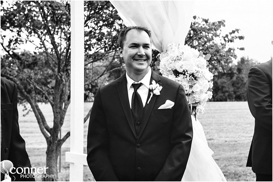 groom seeing bride walk