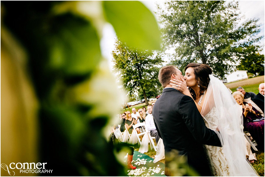 bridge groom first kiss