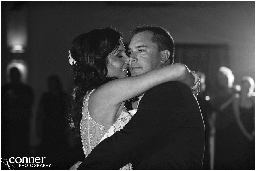 bride groom first dance