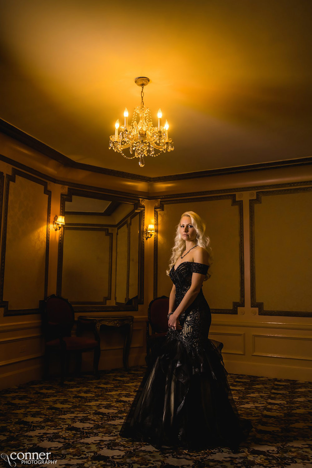 St Louis Fox Theater engagement photo session